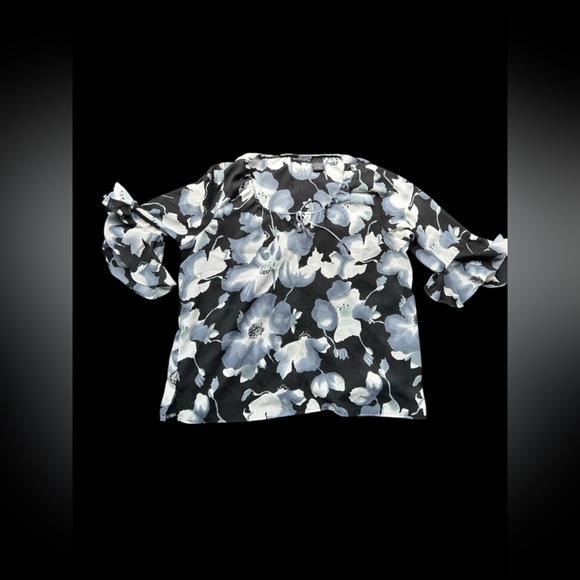 Impressions Tops - ✨Black and white floral blouse with ruffle sleeves✨